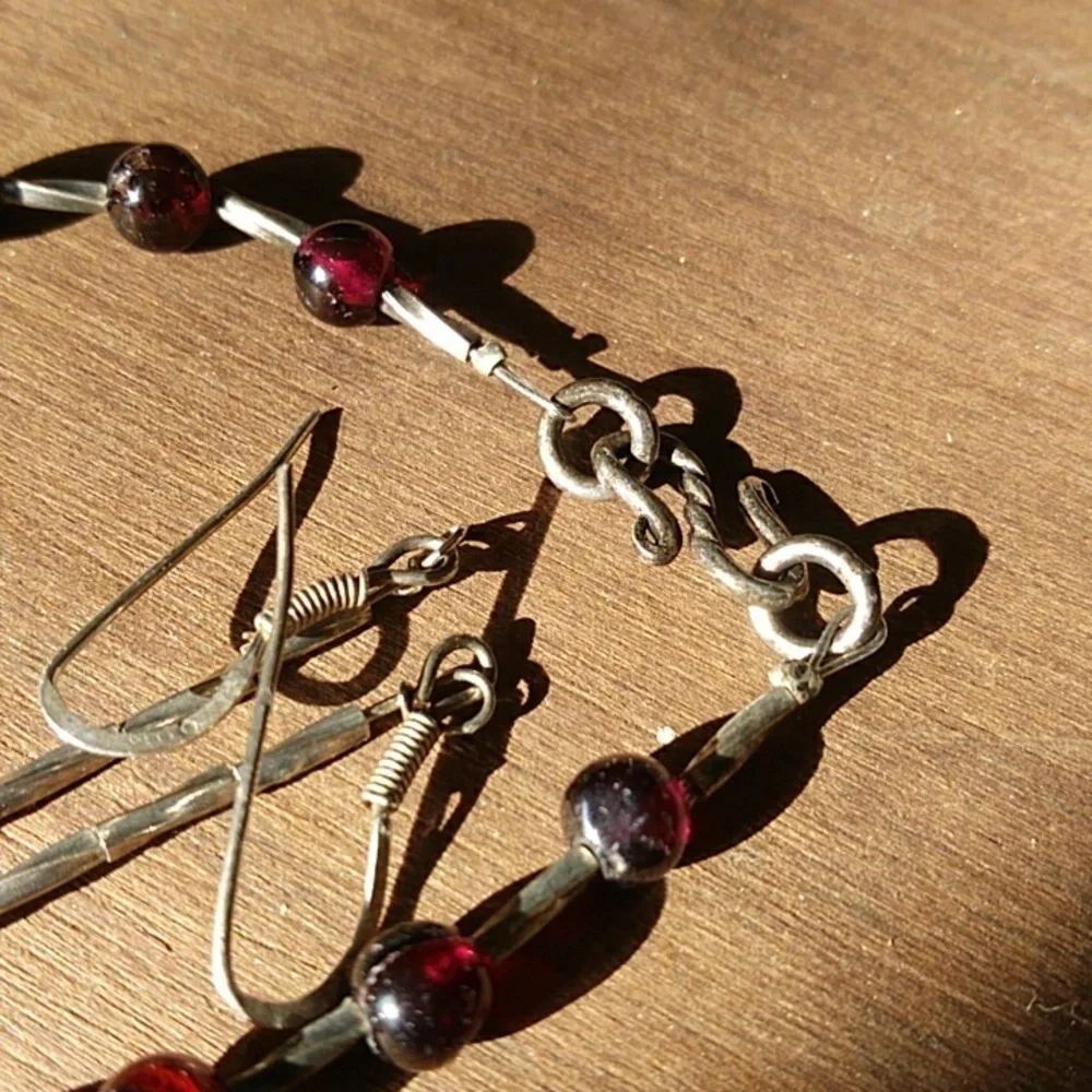 Sterling and garnet bracelet and earrings - Picture 3 of 3